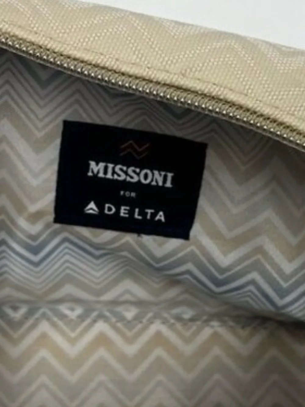 Missoni  for delta Cream Chevron gold Logo Cosmetic Case vacation